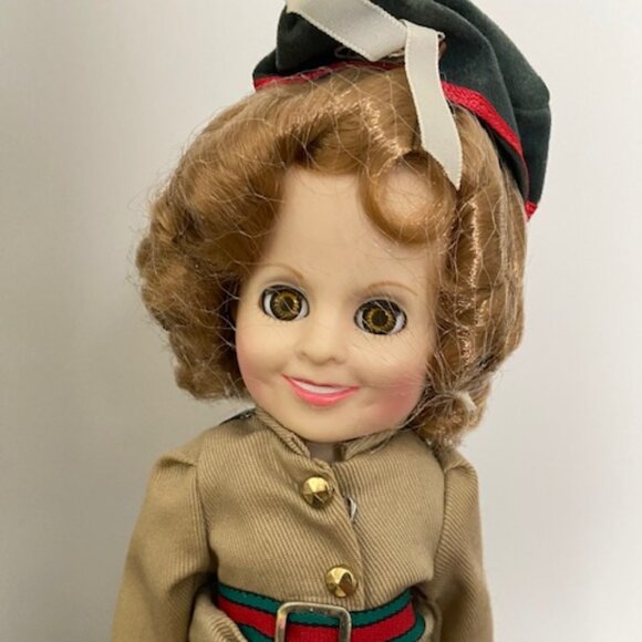 VINTAGE 1983 SHIRLEY TEMPLE Vinyl Doll - WEE WILLIE WINKIE - with stand - Picture 2 of 5